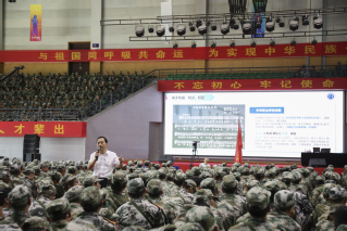 党委书记吴学敏给2019级新生...