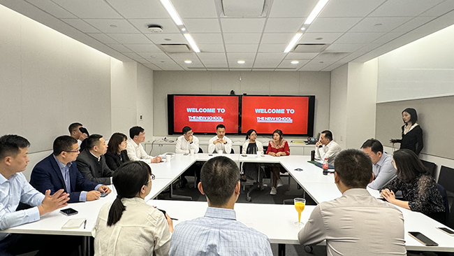 图6 访问新学院大学.jpg